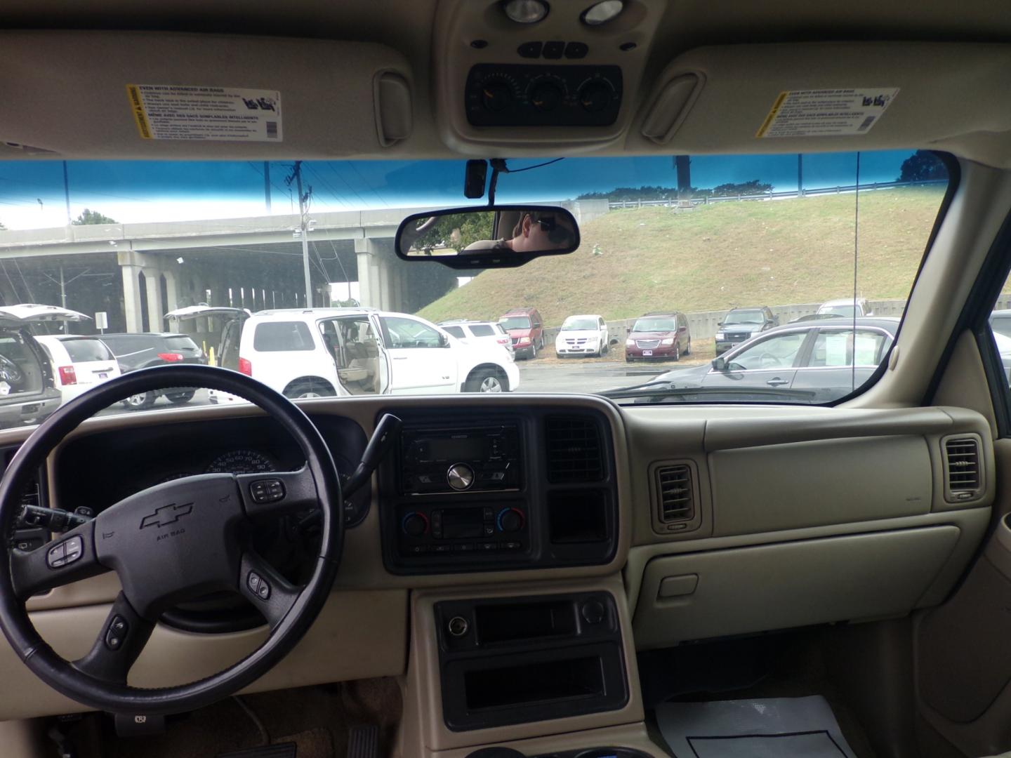 2003 Black Chevrolet Tahoe 4WD (1GNEK13Z63R) with an 5.3L V8 OHV 16V FFV engine, 4-Speed Automatic Overdrive transmission, located at 5700 Curlew Drive, Norfolk, VA, 23502, (757) 455-6330, 36.841885, -76.209412 - Photo#10